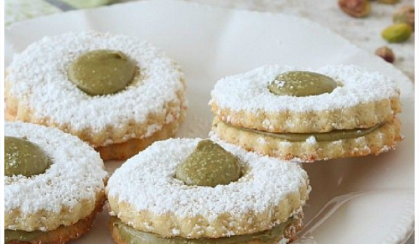 pistachio cream biscuit كريمة الفستق